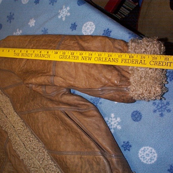 Well worn womens winter coat , good for the farm - Picture 4 of 7